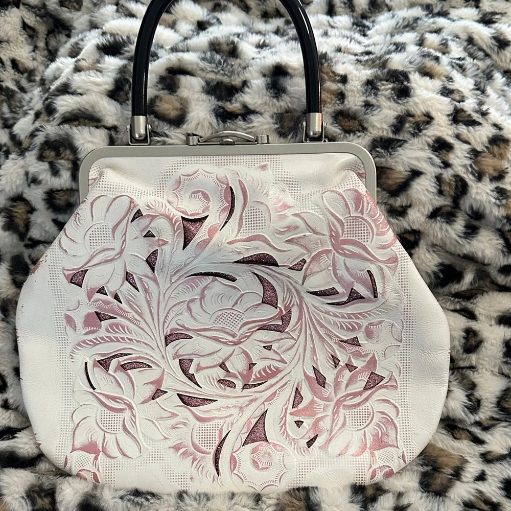 Patricia Nash Pink and White Floral Clutch - Picture 1 of 8